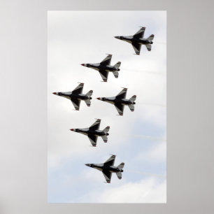 De Thunderbird vormt een 6-schip Delta-formatie Poster