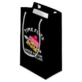 De tijd vliegt als je Flan Pun Dark BG hebt Klein Cadeauzakje (Voorkant Gekanteld)