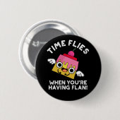 De tijd vliegt als je Flan Pun Dark BG hebt Ronde Button 5,7 Cm (Voorkant /achterkant)