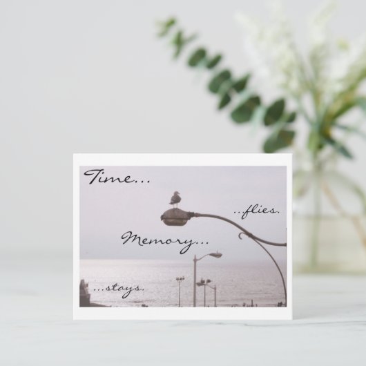 De tijd vliegt. Geheugen...blijft. Briefkaart (Staand voorkant)