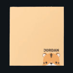 De Tijger van de klap met Persoonlijke Naam Notitieblok<br><div class="desc">Een schattig ontwerp om je dag op te helderen. Dit ontwerp bevat een leuke illustratie van de tijgercartoon met een gepersonaliseerde naam in de bruine moderne sans serif lettertype stijl op de oranje pastelachtergrond. Perfect terug naar schoolcadeaus voor kinderen.</div>