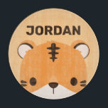 De Tijger van de klap met Persoonlijke Naam Snijplank<br><div class="desc">Een schattig ontwerp om je dag op te helderen. Dit ontwerp bevat een leuke illustratie van de tijgercartoon met een gepersonaliseerde naam in de bruine moderne sans serif lettertype stijl op de oranje pastelachtergrond. Perfecte persoonlijke cadeaus voor kinderen.</div>