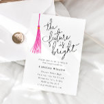 De toekomst is helder roze Tassel Graduation Party Kaart<br><div class="desc">De moderne kaart van de sjabloon van de graduatiedartner van de uitnodiging van de graduatie met hand lettertype dat zegt "de toekomst is helder." Er is een illustratie van een roze tassel naast het. U kunt de foto van de afgestudeerde op de achterkant van de kaart toevoegen. Geweldig voor afgestudeerden...</div>