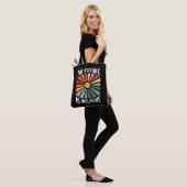 De toekomst is inclusief Rainbow Pride Trans-recht Tote Bag (Op model)