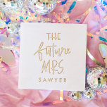 De toekomst mevrouw gepersonaliseerd Verloving Folie Servetten<br><div class="desc">Vier de bruid-to-be met deze gouden verijdelde feestservetten met handgeschreven tekst die de toekomstige mevrouw en uw persoonlijke naam eronder zegt.</div>
