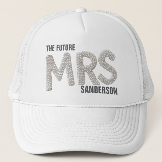 De toekomst Mrs. Bride Faux Pearl Patch Trucker Pet (Voorkant)
