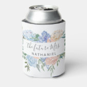 De toekomstige mevrouw Dusty Blue en roze bloemen Blikjeskoeler (Blikje Achterkant)