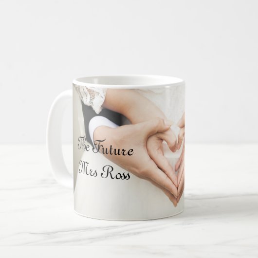De toekomstige Mok van mevrouw Ross Modern Name Co (Voorkant links)