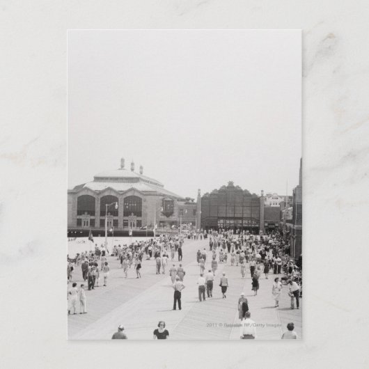 De toeristen van de toevlucht op promenade briefkaart (Voorkant)