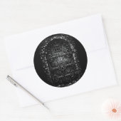 De Tovenarij Deur — door BurnsInHell Ronde Sticker (Envelop)