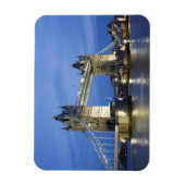 De towerbrug in Dusk Magneet (Verticaal)