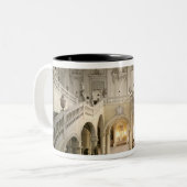 De trap, gebouwd 1719-44 tweekleurige koffiemok (Voorkant links)