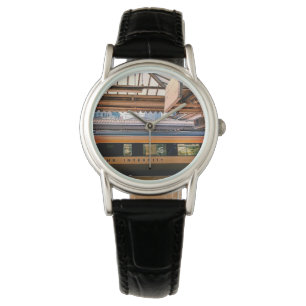 De trein stopte bij het station horloge