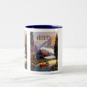 De trein stroomt in de Rocky Mountains. Tweekleurige Koffiemok (Center)