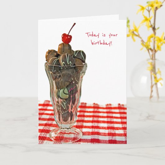 de truffelijscoupe van de verjaardagschocolade kaart (Gele Bloem)