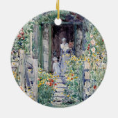 De tuin in zijn glorie | Childe Hassam Keramisch Ornament (Achterkant)