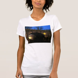De tunnel I - Magische wereld voorbij de tunnel T-shirt