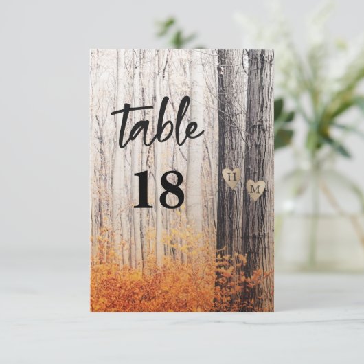 De twee geliefden hakten Herfsten tafelnummers uit (Staand voorkant)