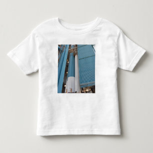 De tweede vaste raketmotor wordt in een loodje gep kinder shirts