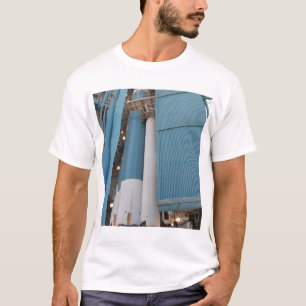 De tweede vaste raketmotor wordt in een loodje gep t-shirt