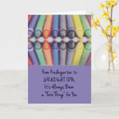 De tweeling Gelukwensen van Afstuderen, een Kaart (Gele Bloem)