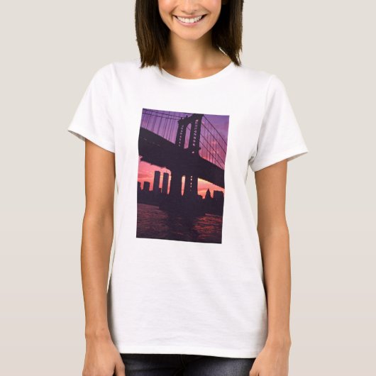 De Twin Towers en een Manhattan Bridge Tower bij d T-shirt (Voorkant)