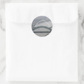 De Tyne Bridge en de Millenniumbrug Ronde Sticker (Tas)