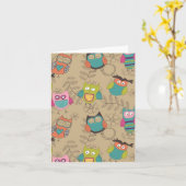 De uilen van Doodled op beige achtergrond Kaart (Gele Bloem)