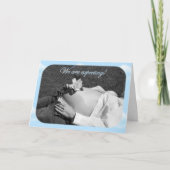 De uitnodiging van het baby shower denken wij (Voorkant)