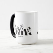 “De Umlauts™ slaan over” Magische Mok (Voorkant links)