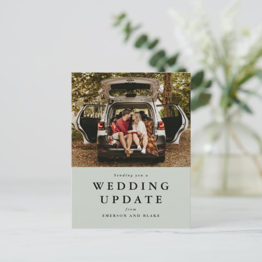 De update van het huwelijk verandert de datum groe briefkaart (Staand voorkant)