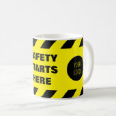 De veiligheid begint hier met de gele Black Safety Koffiemok (Voorkant rechts)