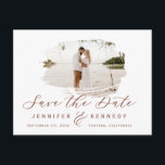 De verbrande Sienna Romantic borstelde Lijst spare Briefkaart<br><div class="desc">Verbrand Sienna & Wit Romantisch geborsteld Lijst met Photo Chic Save the Date briefkaart. Met luxe marmeren textuur terug, elegante kalligrafie Script lettertype plus slanke lijn serif! Bewerk de jouwe vandaag nog met je naam, datum en foto! ~ Bekijk mijn winkel om de hele trouwsuite voor dit ontwerp te zien!...</div>