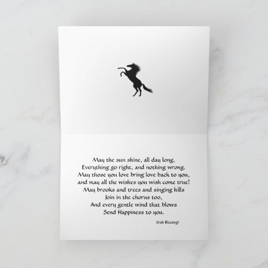 De verjaardagskaart van het paard en van het kaart (Binnen)