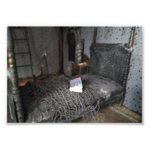 De verlaten Bedroom print - Verlaten miniatuur Foto Afdruk