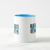 De verpleegschool zal me niet verslaan mok (Midden)