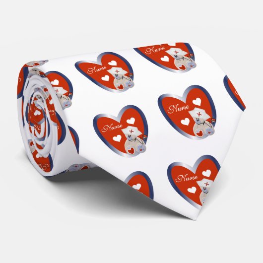 De verpleegster draagt met de T-shirts en de Gifte Stropdas (Opgerold)