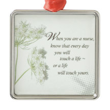 De verpleegster raakt een leven met wilde bloemen 