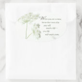 De verpleegster raakt een leven met wilde bloemen  ovale sticker (Tas)