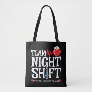 De Verschuiving van de Nacht van het team - de Ver Tote Bag
