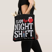 De Verschuiving van de Nacht van het team - de Ver Tote Bag (Dichtbij)