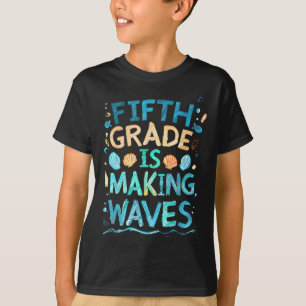 De vijfde klas maakt golven terug naar school Kind T-shirt