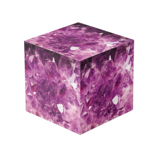 De Violet Crystal Kubus (Voorkant hoekig)