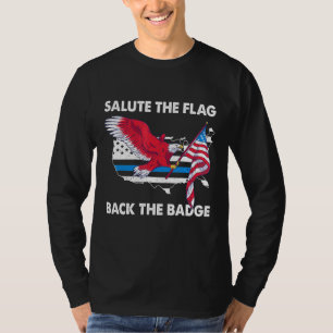 De vlag achter de badge politie Bald Eagle P T-shirt