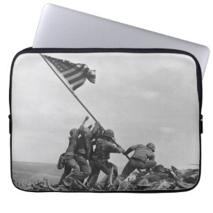De vlag op Iwo Jima verhogen Laptop Sleeve