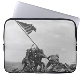 De vlag op Iwo Jima verhogen Laptop Sleeve