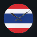De Vlag van Thailand Ronde Klok<br><div class="desc">Ik houd van de manier waarop dit eruit ziet en ik hoop u ook!  Bedankt voor langs het ophouden!  Voel vrij om dit aan te passen om aan uw behoeften te voldoen.  Heb een prachtige dag!</div>