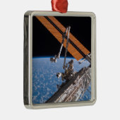 De vleugels van Canadarm2 en zonnepanelen Metalen Ornament (Rechts)