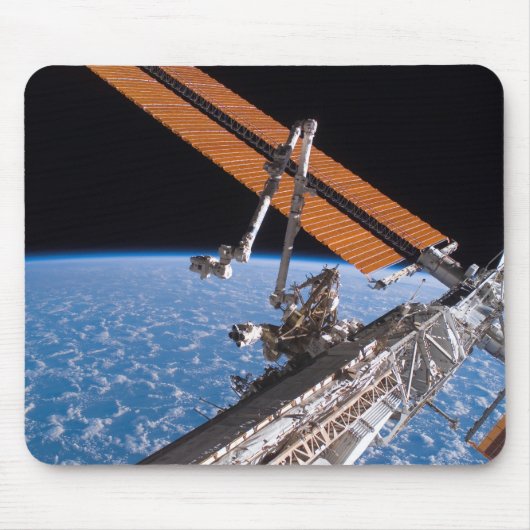 De vleugels van Canadarm2 en zonnepanelen Muismat (Voorkant)