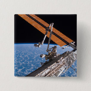 De vleugels van Canadarm2 en zonnepanelen Vierkante Button 5,1 Cm